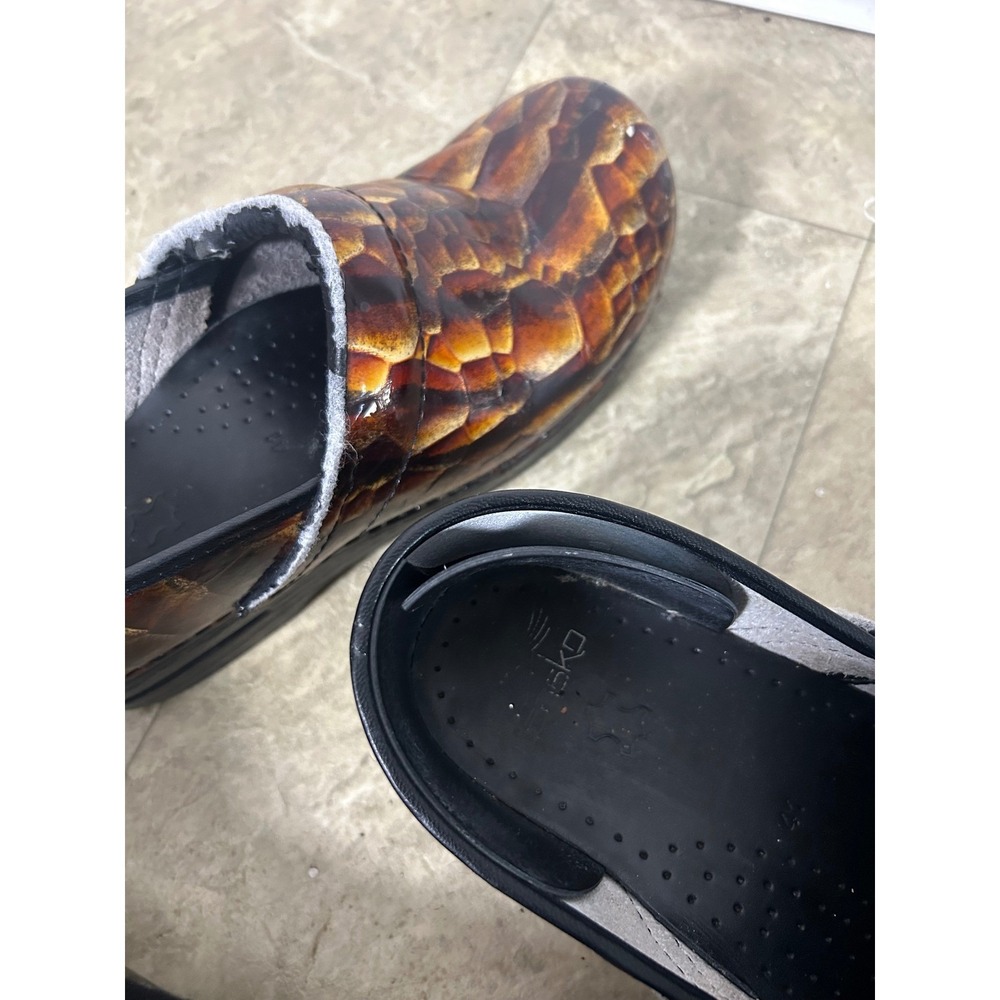 y2k Dansko Womens Brown Snake Embossed Patent Leather Clogs Size 41 - Picture 6 of 9